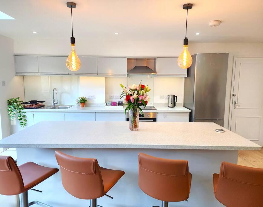 Hutchcomb Villa, 4 Bed Luxury House,Oxford+Parking Экстерьер фото